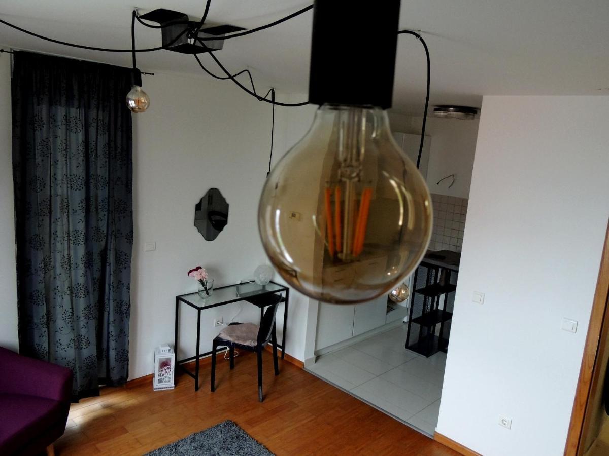 Factory - Self Check In Apartment Osijek Bagian luar foto