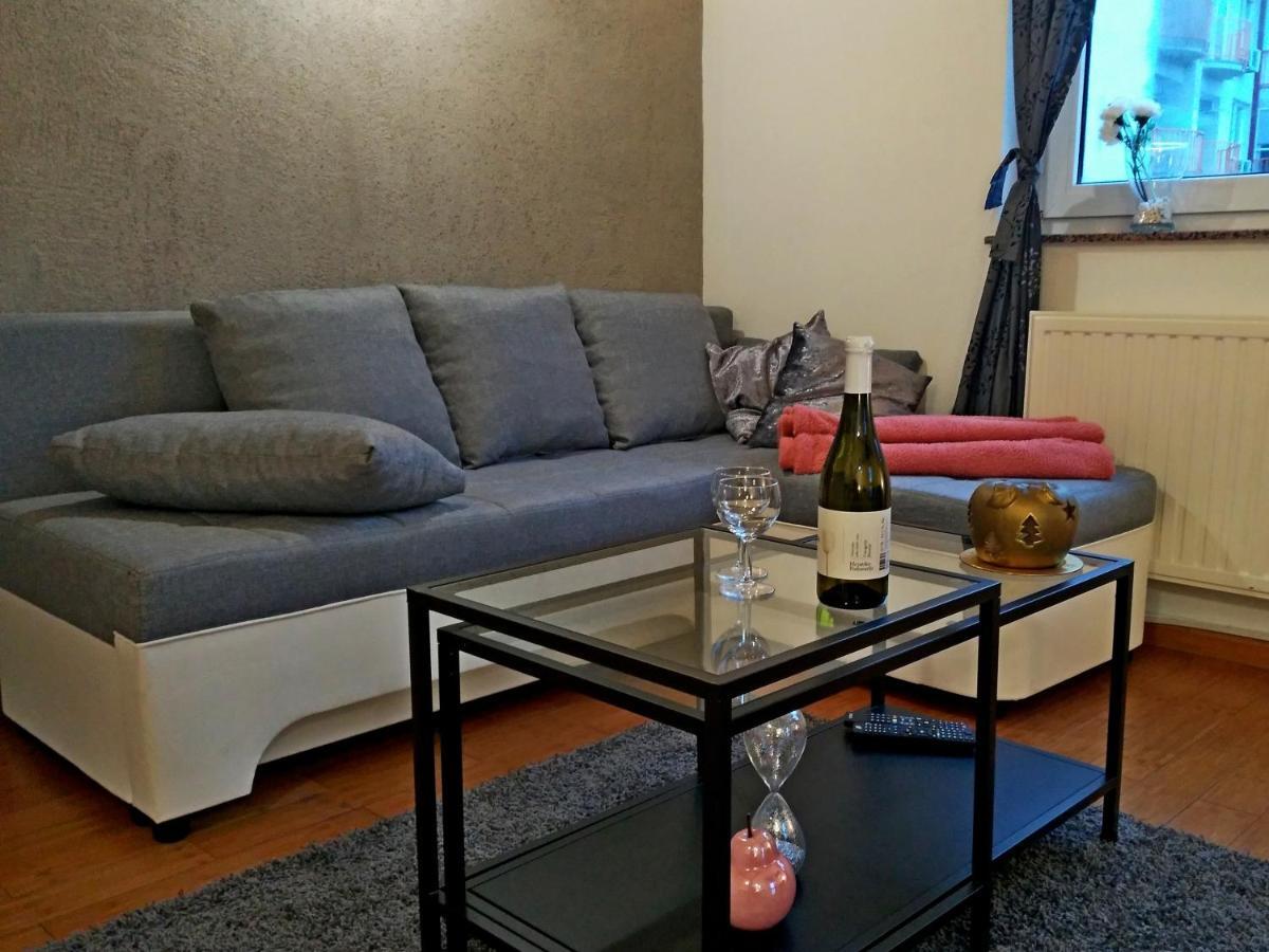 Factory - Self Check In Apartment Osijek Bagian luar foto