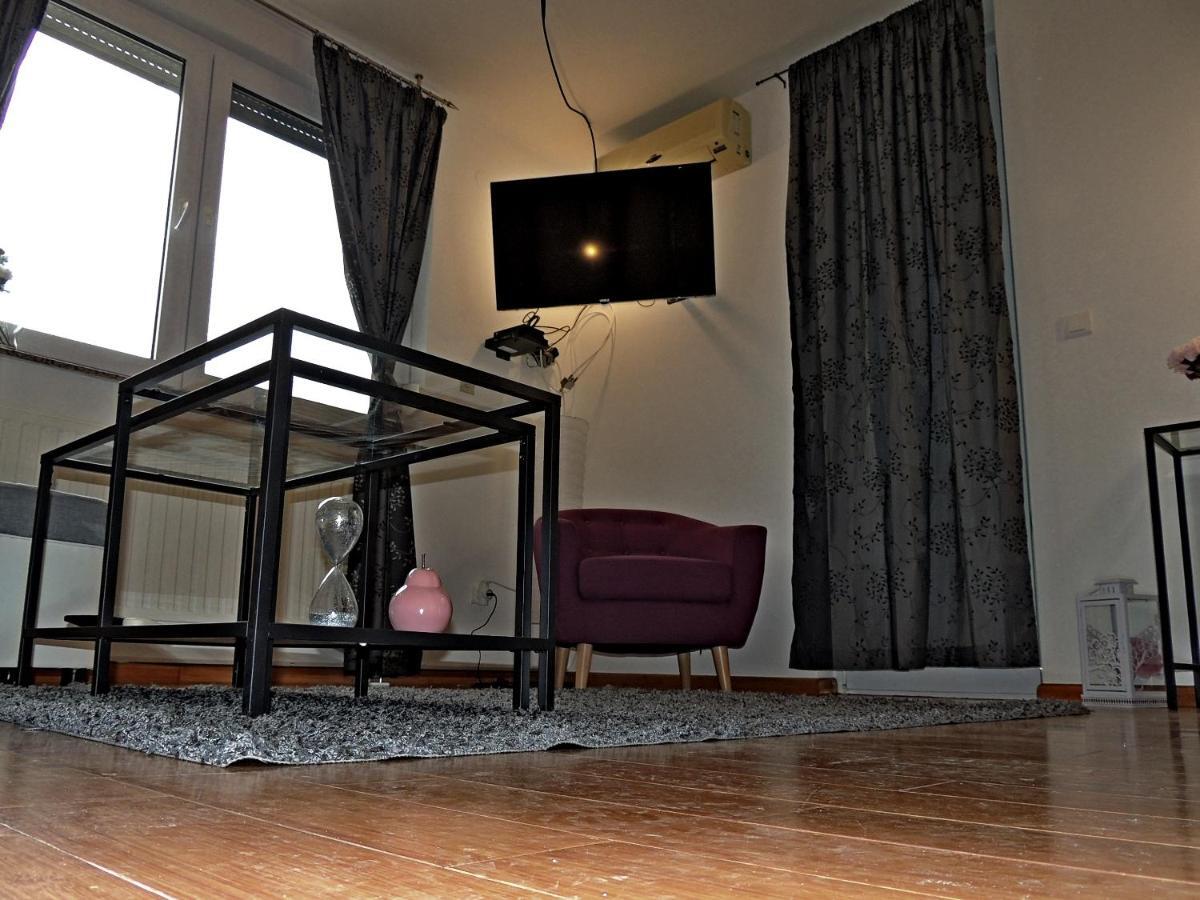 Factory - Self Check In Apartment Osijek Bagian luar foto