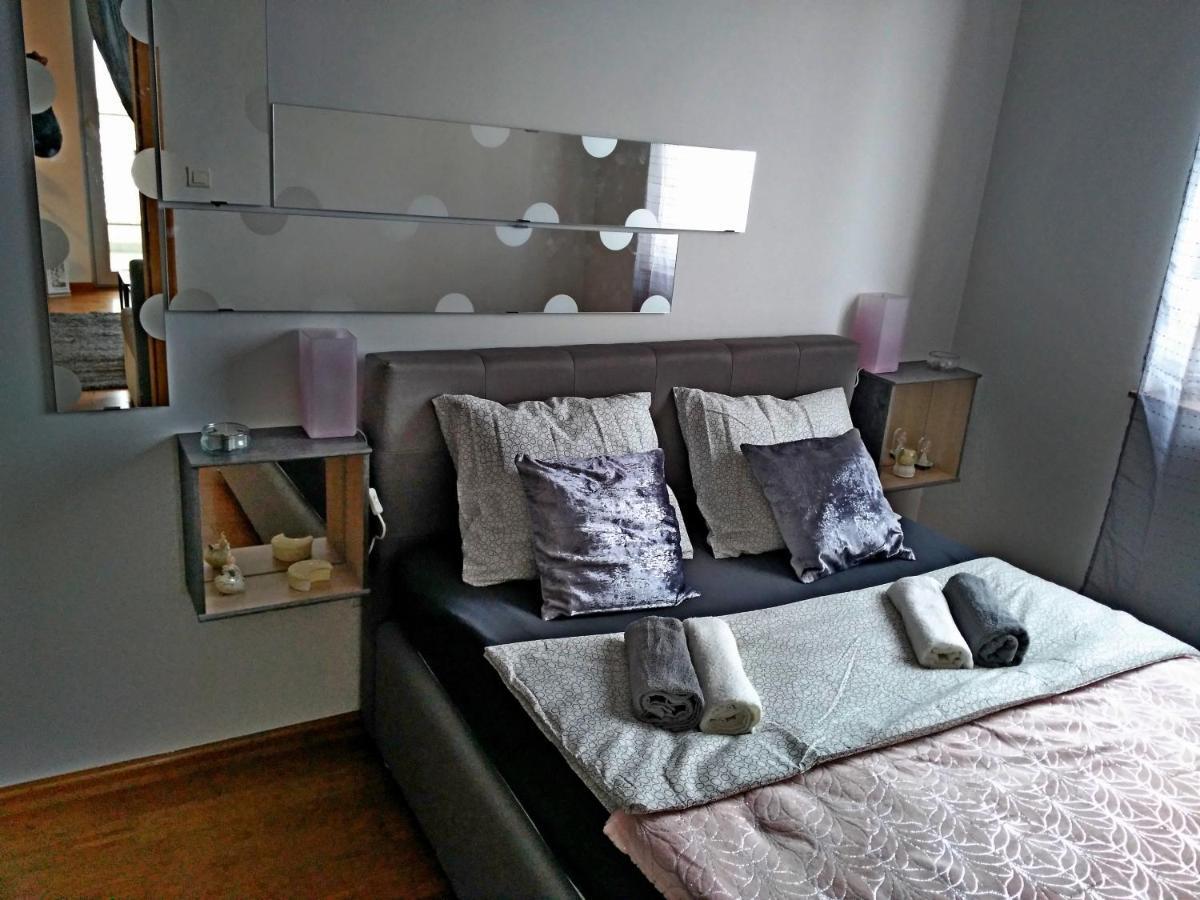 Factory - Self Check In Apartment Osijek Bagian luar foto