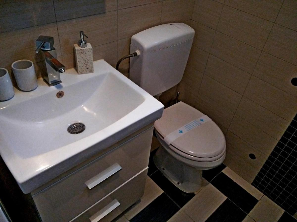 Factory - Self Check In Apartment Osijek Bagian luar foto