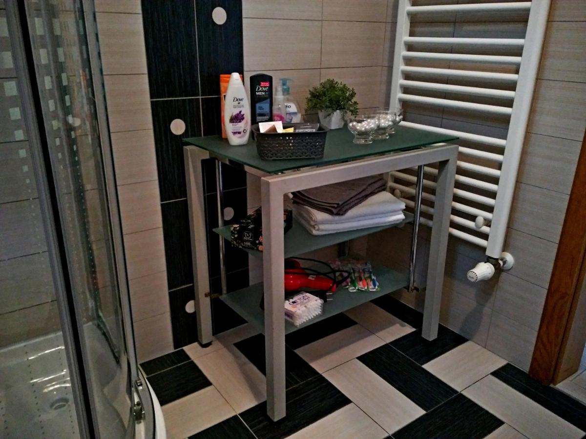 Factory - Self Check In Apartment Osijek Bagian luar foto