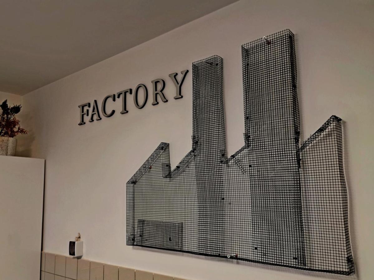 Factory - Self Check In Apartment Osijek Bagian luar foto