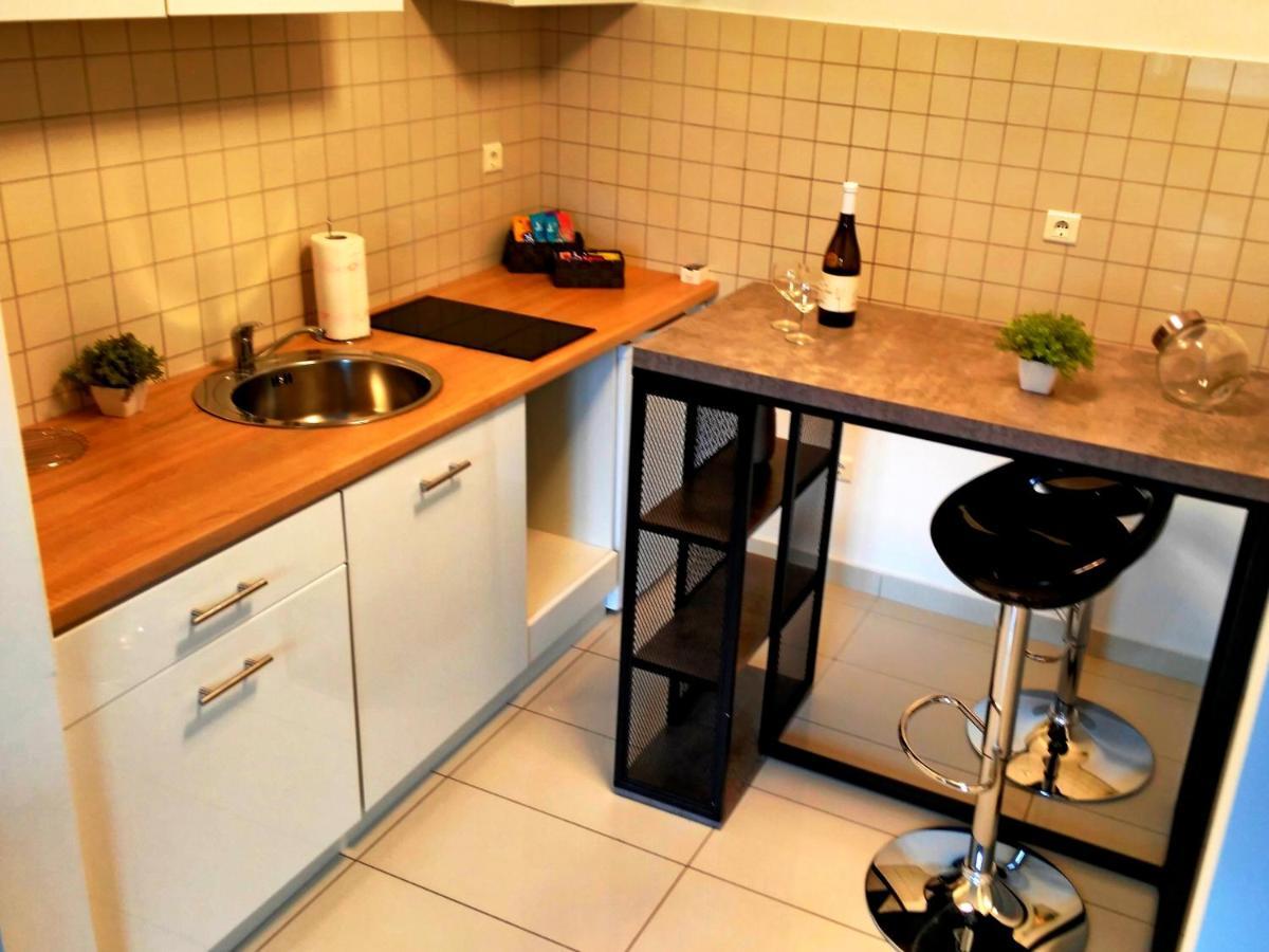 Factory - Self Check In Apartment Osijek Bagian luar foto