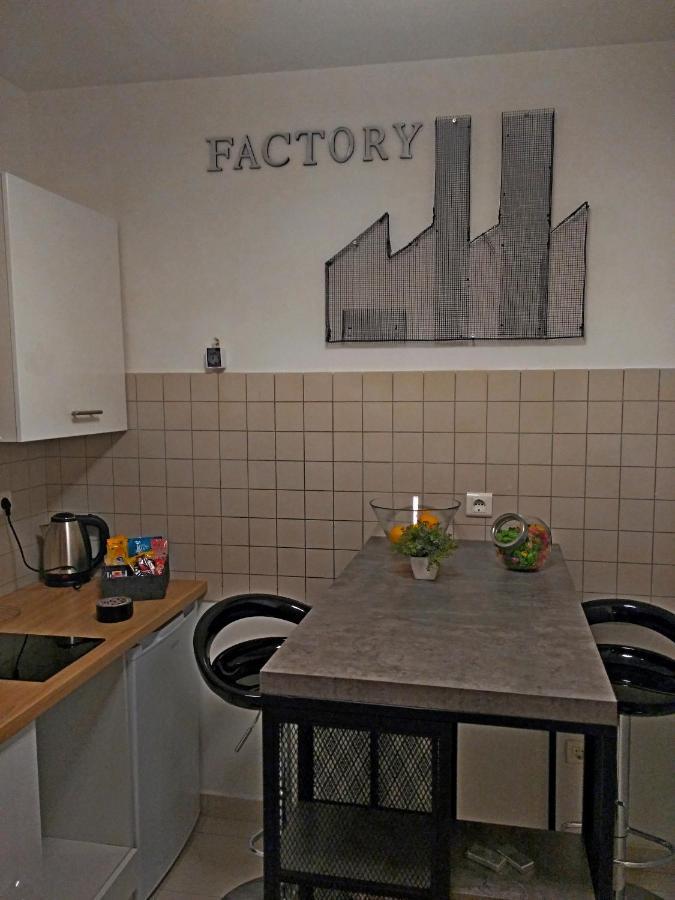 Factory - Self Check In Apartment Osijek Bagian luar foto