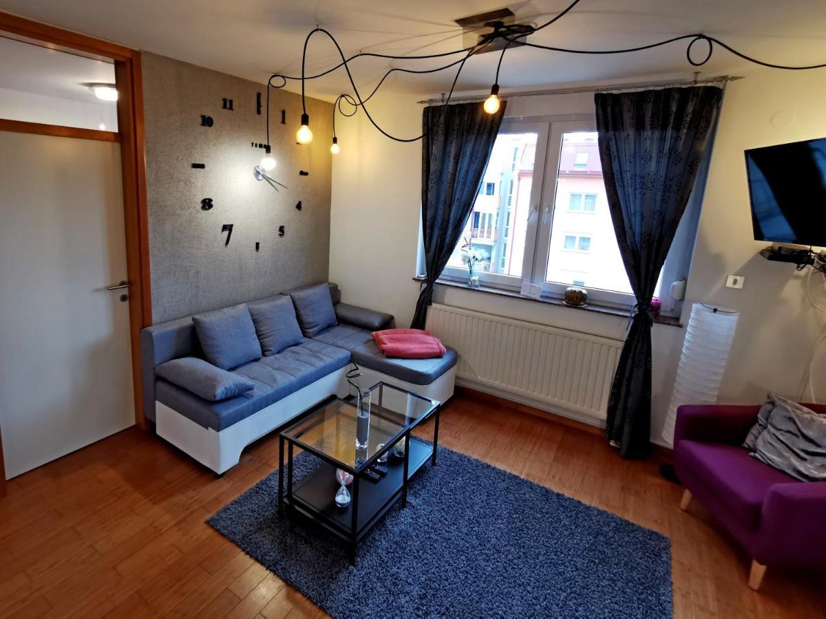 Factory - Self Check In Apartment Osijek Bagian luar foto