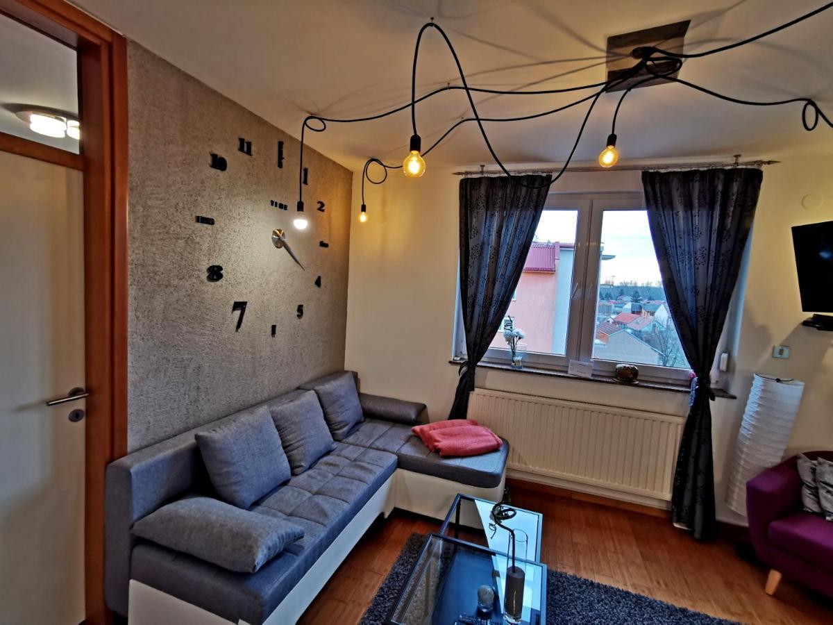 Factory - Self Check In Apartment Osijek Bagian luar foto
